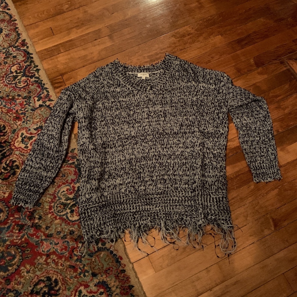 Umgee distressed fringed sweater. Worn‎ a couple of times.